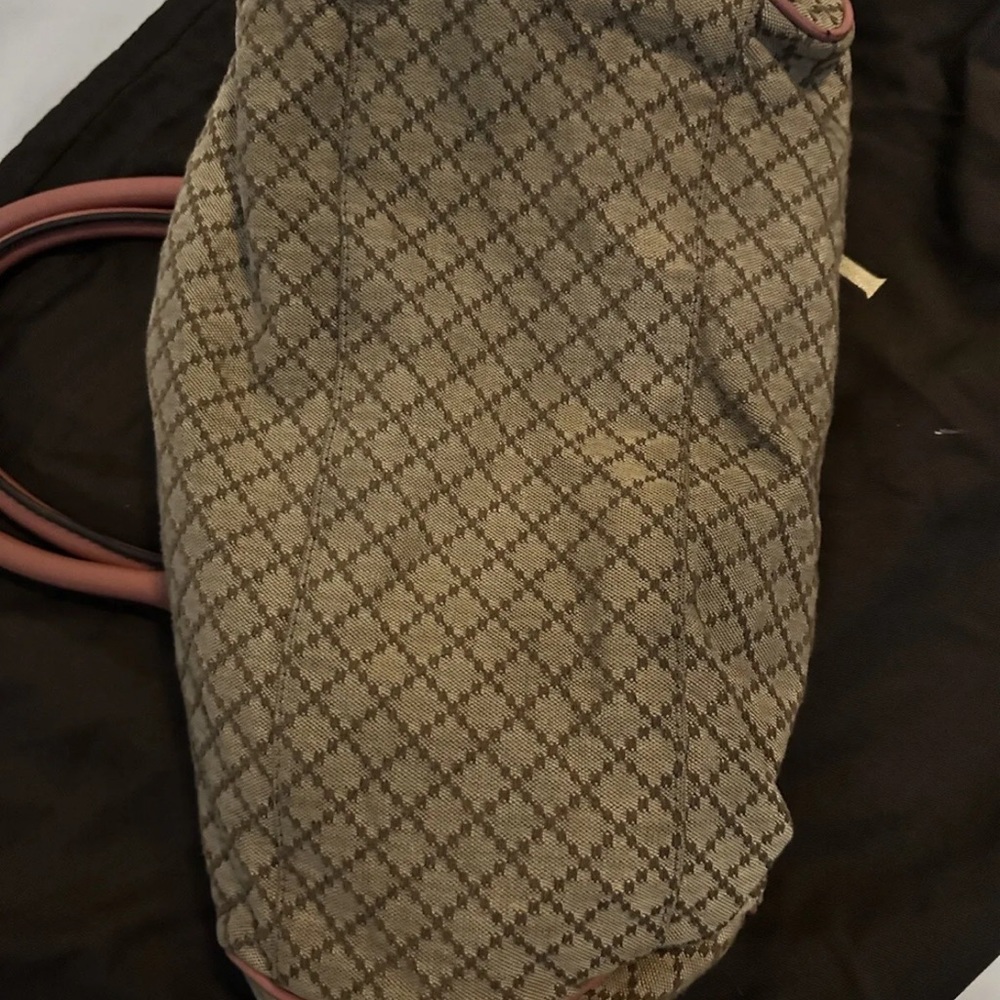 Gucci Monogram Use Like 5 Times.. Like New - image 4